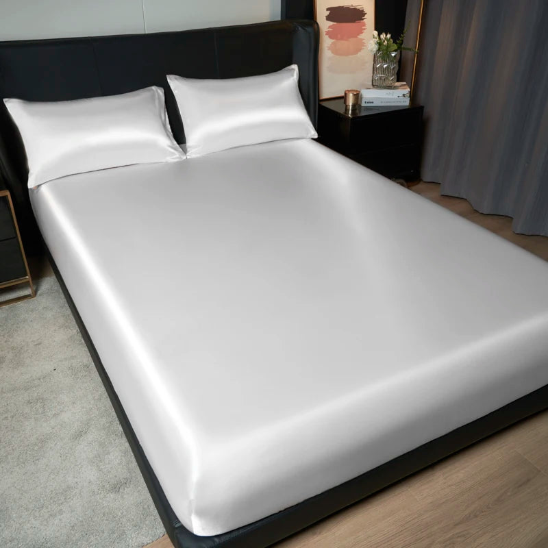 Elegant Satin Fitted Bed Fitted Sheet- Luxurious 35cm Height, Universal King/Queen Size, Adds Opulence to Your Bedroom Decor